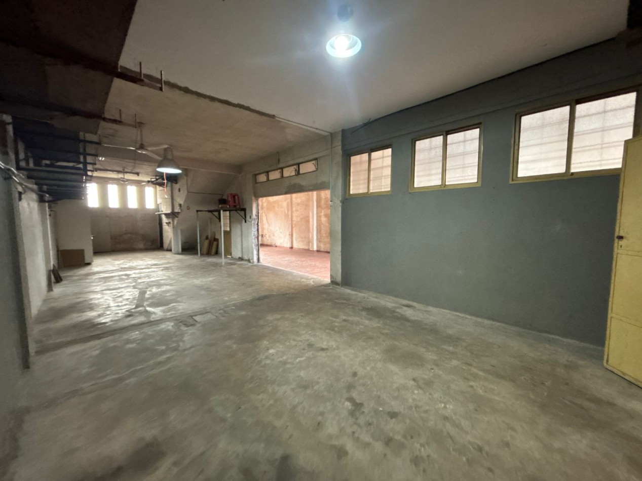CASA 4 AMB CON PARQUE C/PILETA, QUINCHO, TERRAZA, GARAGE PASANTE CUB/SEMICUB Y GALPON REF.803/937