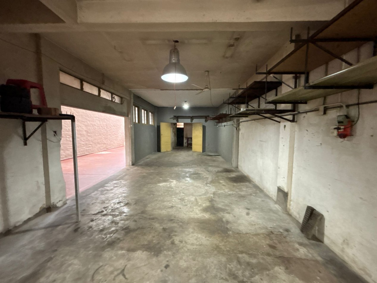 CASA 4 AMB CON PARQUE C/PILETA, QUINCHO, TERRAZA, GARAGE PASANTE CUB/SEMICUB Y GALPON REF.803/937