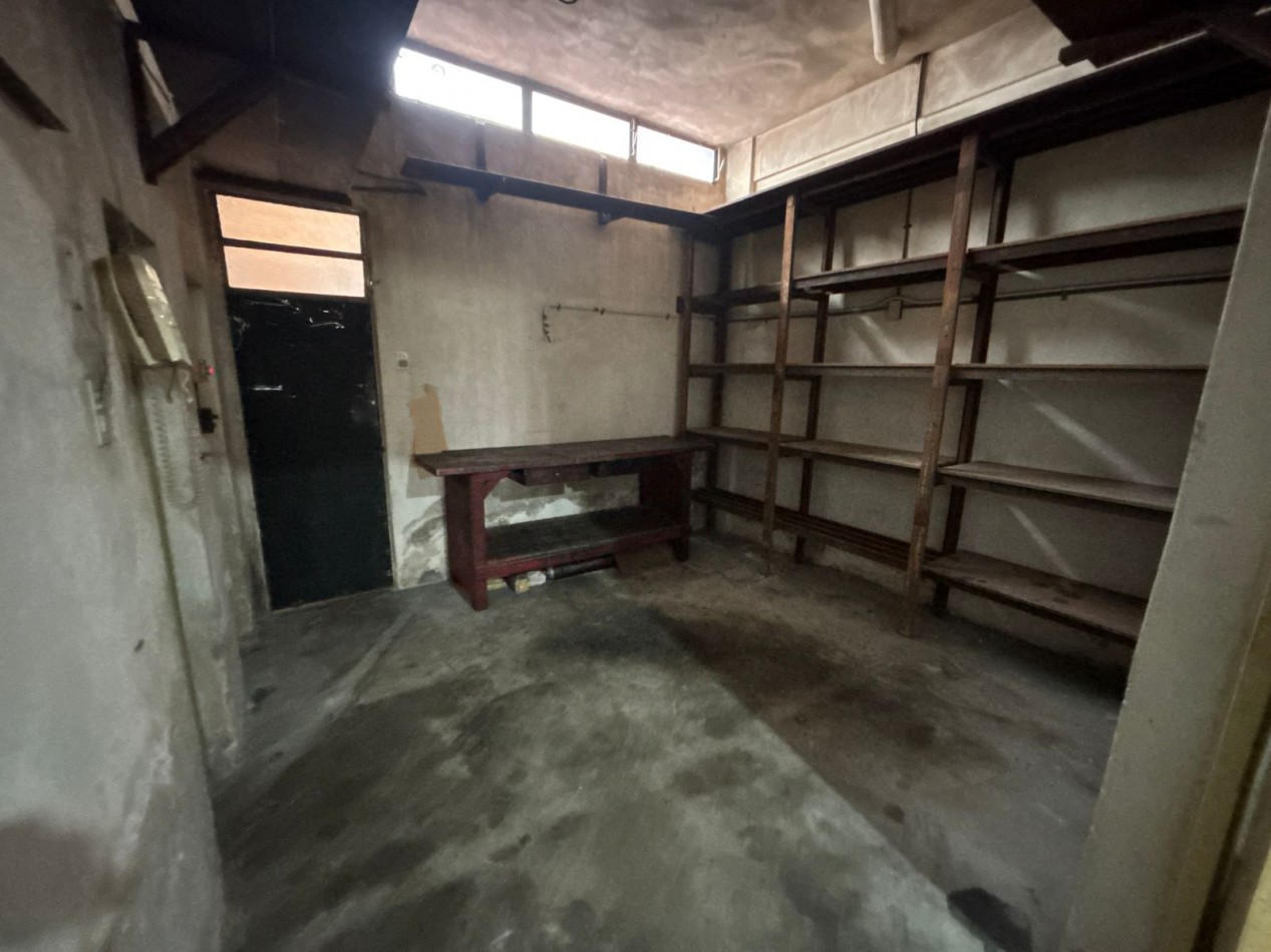CASA 4 AMB CON PARQUE C/PILETA, QUINCHO, TERRAZA, GARAGE PASANTE CUB/SEMICUB Y GALPON REF.803/937