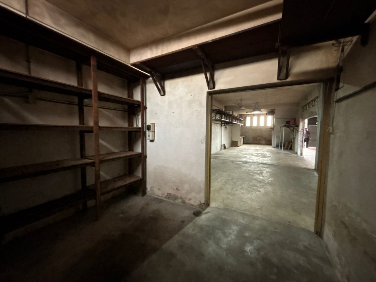 CASA 4 AMB CON PARQUE C/PILETA, QUINCHO, TERRAZA, GARAGE PASANTE CUB/SEMICUB Y GALPON REF.803/937