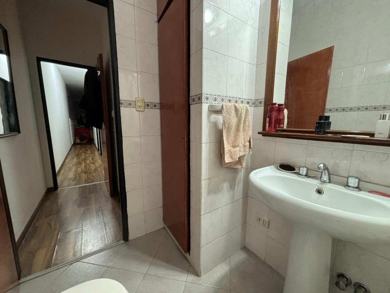 CASA 4 AMB CON PARQUE C/PILETA, QUINCHO, TERRAZA, GARAGE PASANTE CUB/SEMICUB Y GALPON REF.803/937