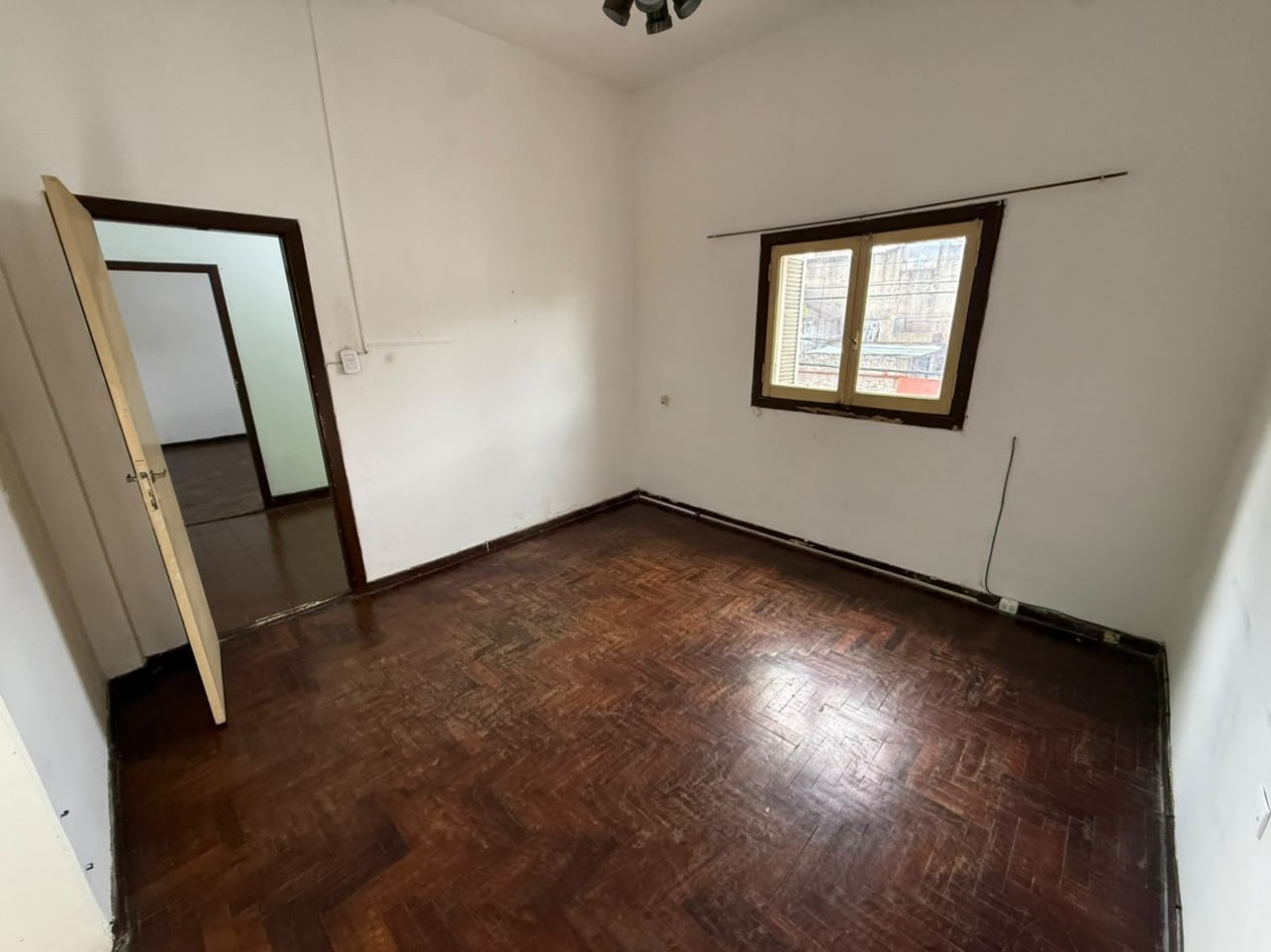 PH 2 AMB AL FRENTE EN PLANTA ALTA CON PATIO CON LAVADERO Y CERRAMIENTO DE TOLDO REBATIBLE (SIN EXPENSAS) REF. 938