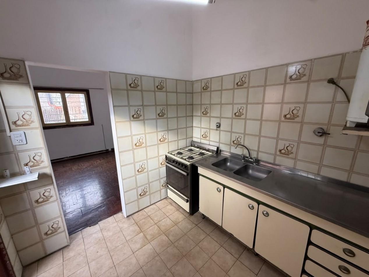 PH 2 AMB AL FRENTE EN PLANTA ALTA CON PATIO CON LAVADERO Y CERRAMIENTO DE TOLDO REBATIBLE (SIN EXPENSAS) REF. 938