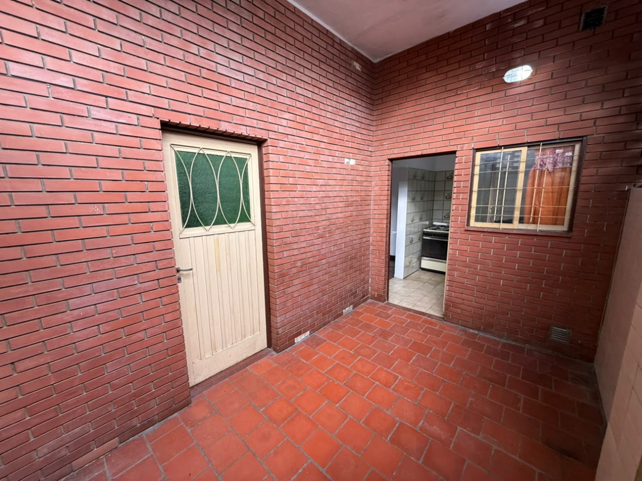 PH 2 AMB AL FRENTE EN PLANTA ALTA CON PATIO CON LAVADERO Y CERRAMIENTO DE TOLDO REBATIBLE (SIN EXPENSAS) REF. 938
