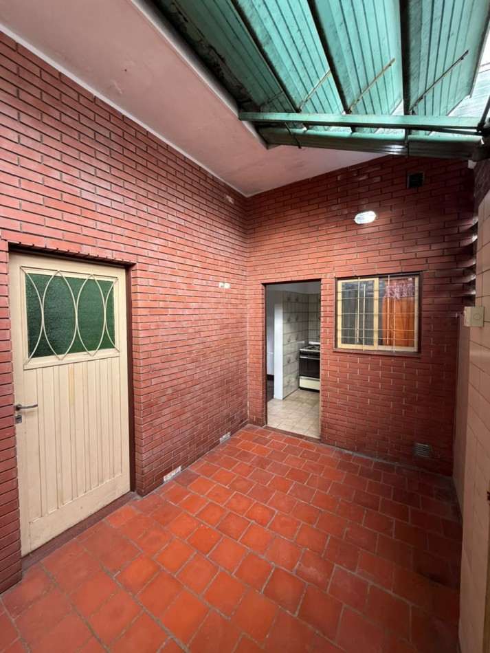 PH 2 AMB AL FRENTE EN PLANTA ALTA CON PATIO CON LAVADERO Y CERRAMIENTO DE TOLDO REBATIBLE (SIN EXPENSAS) REF. 938