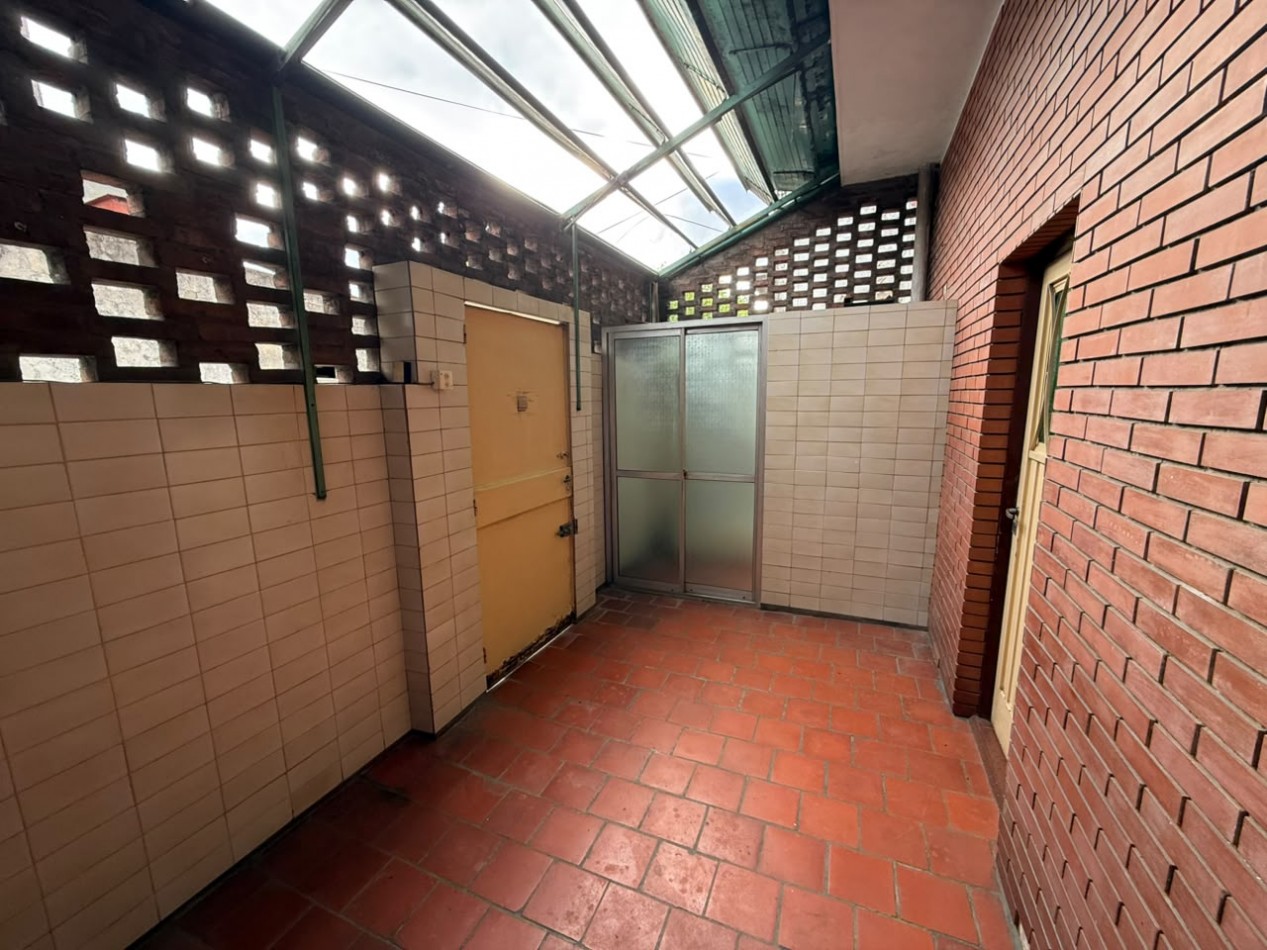 PH 2 AMB AL FRENTE EN PLANTA ALTA CON PATIO CON LAVADERO Y CERRAMIENTO DE TOLDO REBATIBLE (SIN EXPENSAS) REF. 938