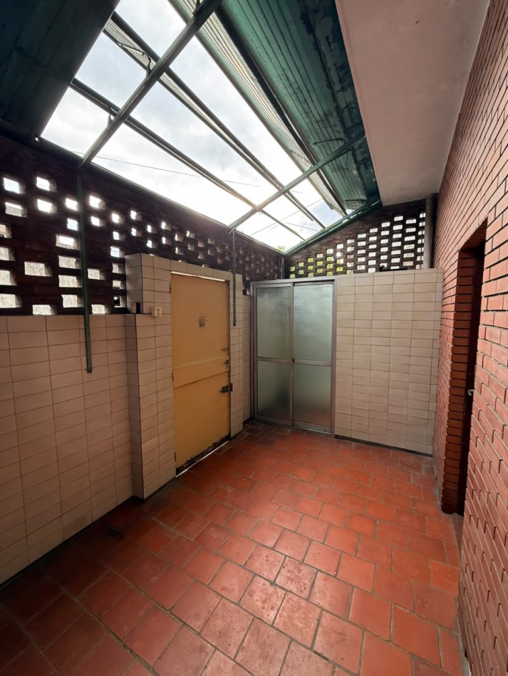 PH 2 AMB AL FRENTE EN PLANTA ALTA CON PATIO CON LAVADERO Y CERRAMIENTO DE TOLDO REBATIBLE (SIN EXPENSAS) REF. 938