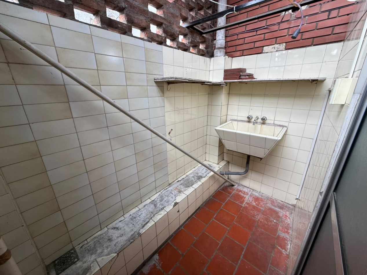 PH 2 AMB AL FRENTE EN PLANTA ALTA CON PATIO CON LAVADERO Y CERRAMIENTO DE TOLDO REBATIBLE (SIN EXPENSAS) REF. 938