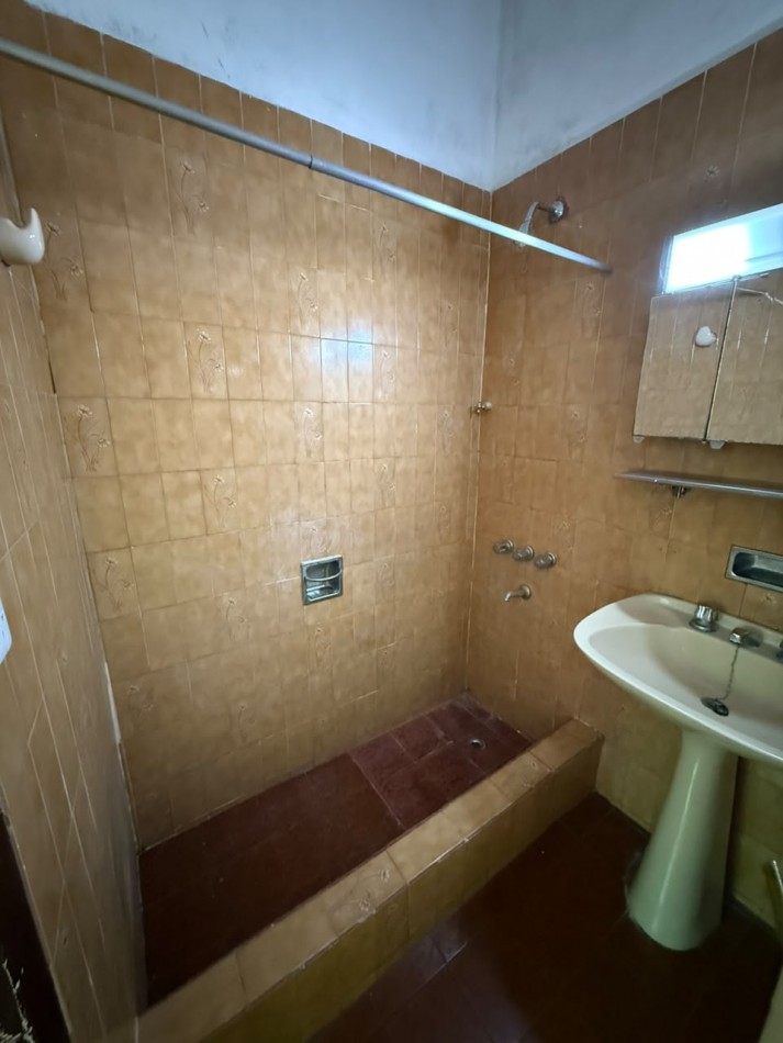 PH 2 AMB AL FRENTE EN PLANTA ALTA CON PATIO CON LAVADERO Y CERRAMIENTO DE TOLDO REBATIBLE (SIN EXPENSAS) REF. 938