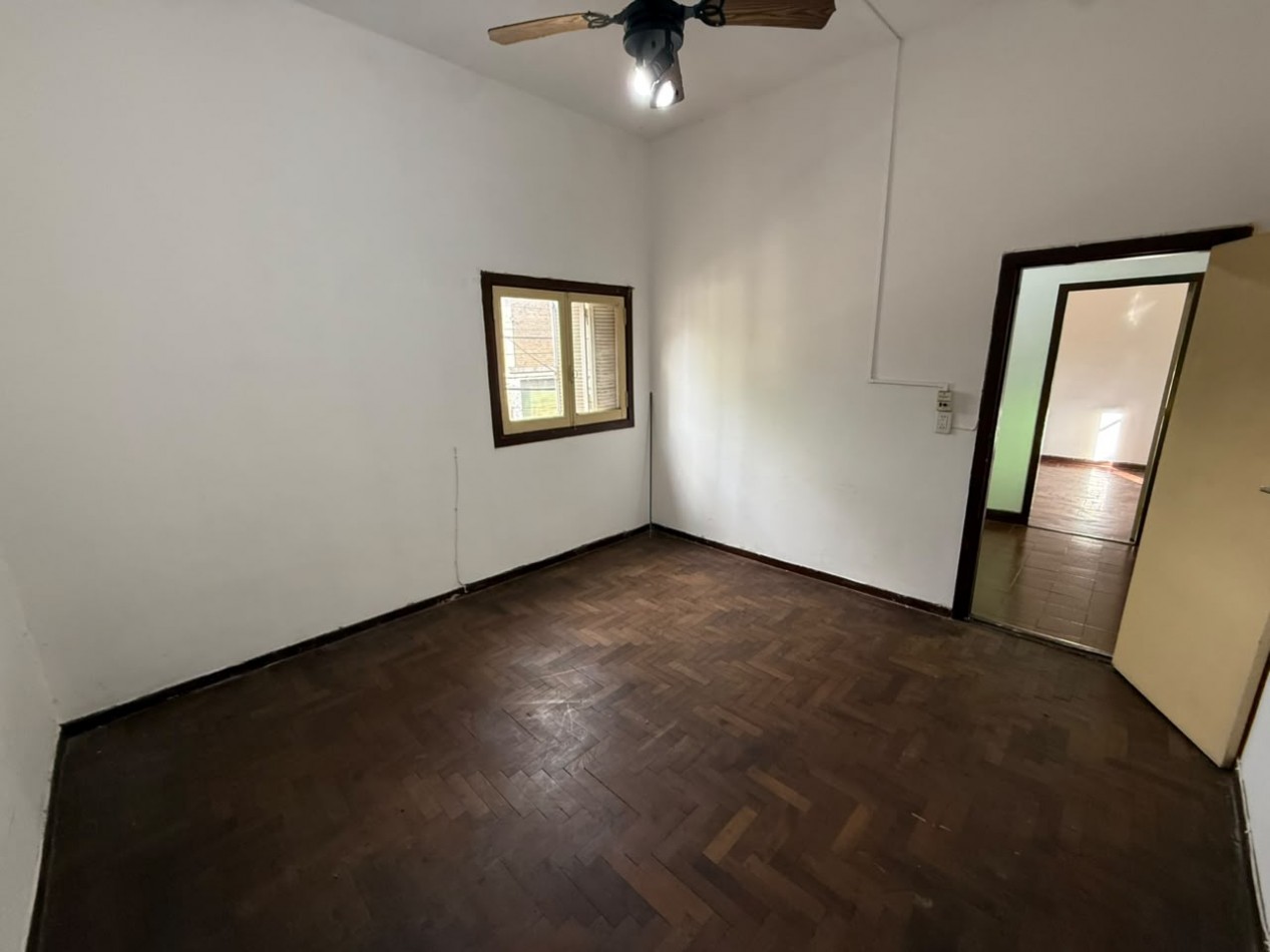 PH 2 AMB AL FRENTE EN PLANTA ALTA CON PATIO CON LAVADERO Y CERRAMIENTO DE TOLDO REBATIBLE (SIN EXPENSAS) REF. 938