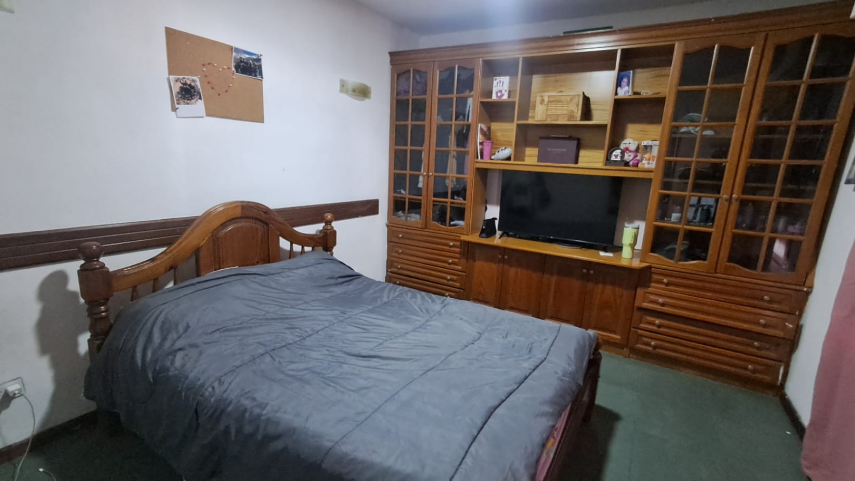 CASA IDEAL PARA 2 FLIAS PB: CASA 3 AMB CON GARAGE EN EL FONDO PARQUIZADO Y EN PA: DEPTO 2 AMB. REF: 131
