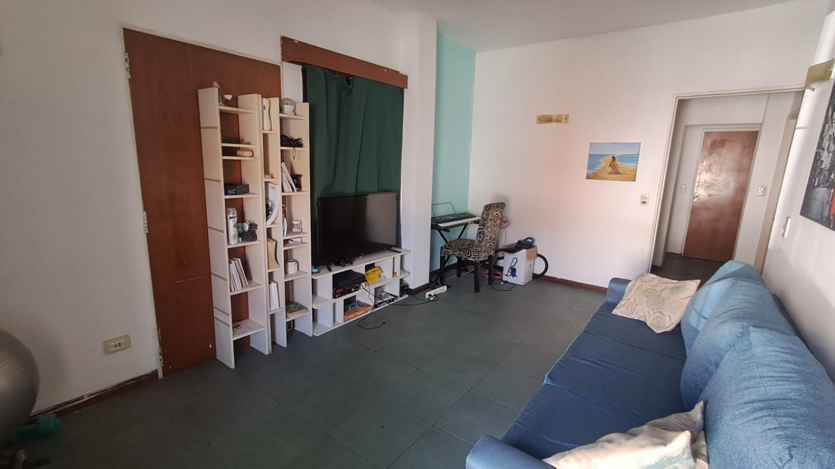 CASA IDEAL PARA 2 FLIAS PB: CASA 3 AMB CON GARAGE EN EL FONDO PARQUIZADO Y EN PA: DEPTO 2 AMB. REF: 131