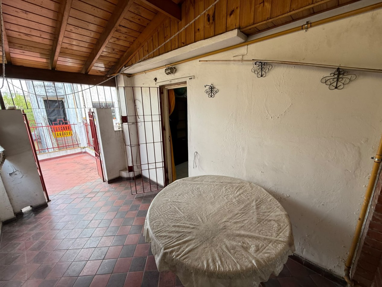 PH 2 AMB EN PLANTA ALTA CON LAVADERO CUBIERTO Y PATIO SEMI CUBIERTO (SIN EXPENSAS) REF. 939