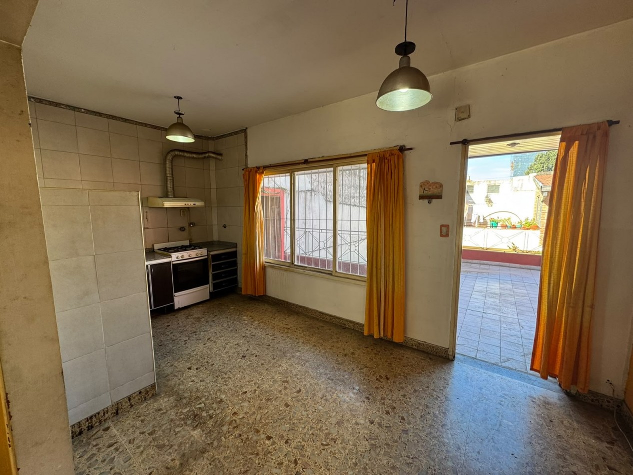 PH 3 AMB AL FRENTE CON BALCON, PATIO Y TERRAZA (SIN EXPENSAS) REF. 940 
