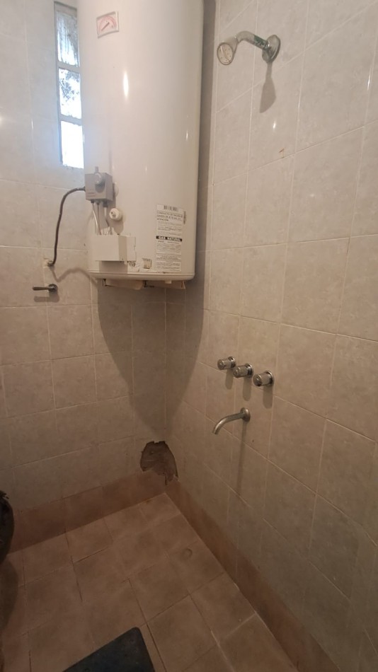 CASA 4 AMB, 3 DORMITORIOS CON JARDIN , PATIO PARQUIZADO, COCHERA CUBIERTA, 2 BAÑOS Y TERRAZA CON CUARTO GUARDA UTILES REF. 941