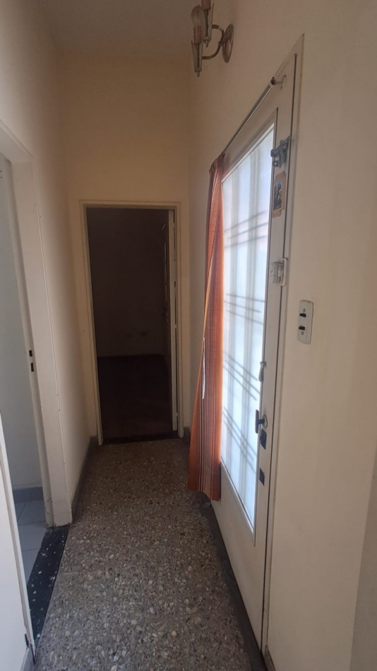 CASA 4 AMB, 3 DORMITORIOS CON JARDIN , PATIO PARQUIZADO, COCHERA CUBIERTA, 2 BAÑOS Y TERRAZA CON CUARTO GUARDA UTILES REF. 941