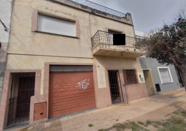 CASA IDEAL PARA VARIAS FAMILIAS (VENTA EN BLOCK) (S/LOTE 8,66X22,25/20,06)