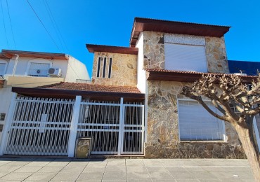 CASA IDEAL P/2 FAMILIAS, C/GARAGE, PARQUE Y QUINCHO CON PARRILLA.REF.807