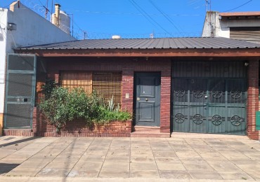 CASA 4 AMB C/ 3 BAÑOS, QUINCHO, PATIO C/ PILETA Y GARAGE CUBIERTO. Ref. 817