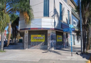LOCAL COMERCIAL C/ COCHERA, DEPOSITO CON MONTACARGA, OFICINAS , SALAS DE REUNIONES, OFICINAS GERENCIALES VARIAS .REF.844