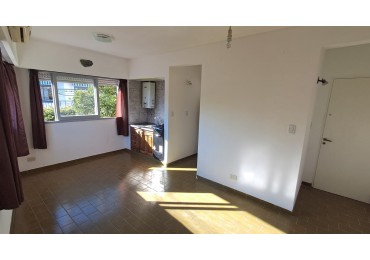 DEPTO 2 AMB CENTRICO AL FRENTE CON BALCON - TERRAZA Y LAVADERO DE USO COMUN - CIUDADELA