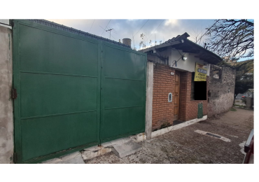 CASA 3 AMB C/ 2 PATIOS Y TERRAZA X TODA LA SUPERFICIE C/ CUARTO GUARDA UTILES. REF 374