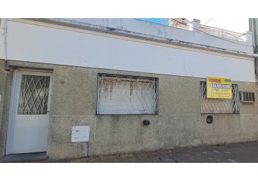 CASA 6 AMB CON PATIO, QUINCHO Y TERRAZA SOBRE LOTE 8.66X21.63