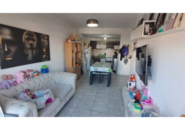 DEPARTAMENTO 3 AMB AL FRENTE CON BALCON CENTRICO. REF.858