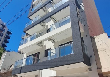 DEPARTAMENTO 2 AMB AL FRENTE CON BALCON Y COCHERA REF: 867