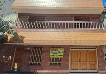 CASA 5 AMB CON COCHERA CUBIERTA, AMPLIO PATIO Y QUINCHO EN DOS PLANTAS.REF.894