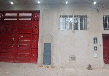 GALPON CON 2 OFICINAS Y COCHERA TRASERA. REF. 913