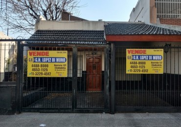 CASA 4 AMBIENTES CON GARAGE, PATIO Y TERRAZA X T/SUP. CON QUINCHO CON PARRILLA Y BAÑO REF: 609