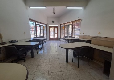 LOCAL CON DEPOSITO Y BAÑO EN ZONA COMERCIAL MAYORISTA REF. 832/A