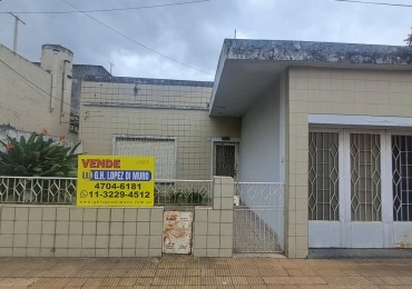 CASA 4 AMB, 3 DORMITORIOS CON JARDIN , PATIO PARQUIZADO, COCHERA CUBIERTA, 2 BAÑOS Y TERRAZA CON CUARTO GUARDA UTILES REF. 941